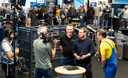 Ein Bild von einer Filmcrew auf der Messe